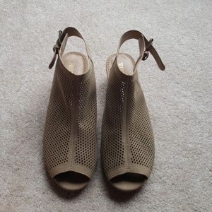 Restricted Women's Sandals